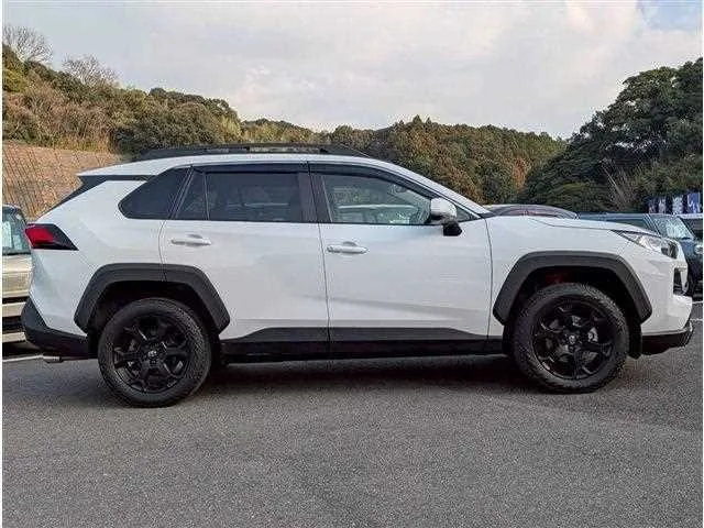 Toyota RAV4 2022 — миниатюра 4