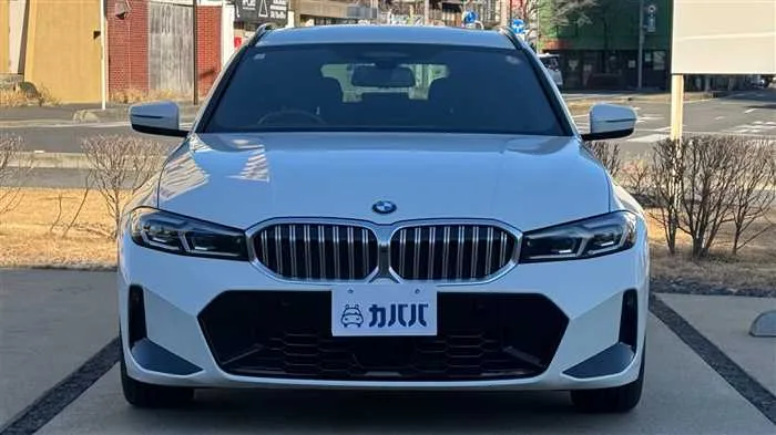 BMW 3 Series 318i M 2023 — миниатюра 2