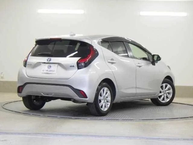 Toyota AQUA 2022 — миниатюра 2
