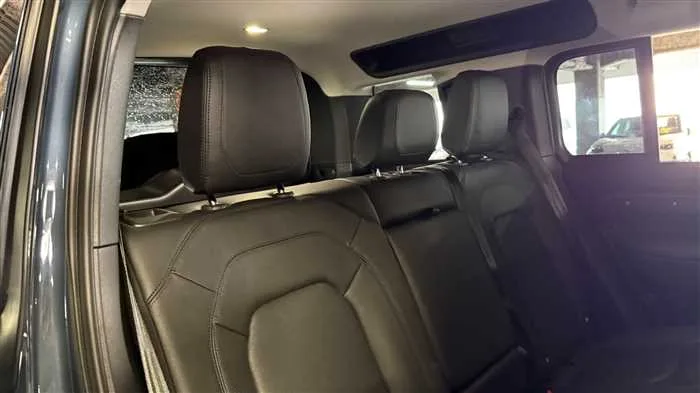 Land Rover Defender 110 2024 — миниатюра 3