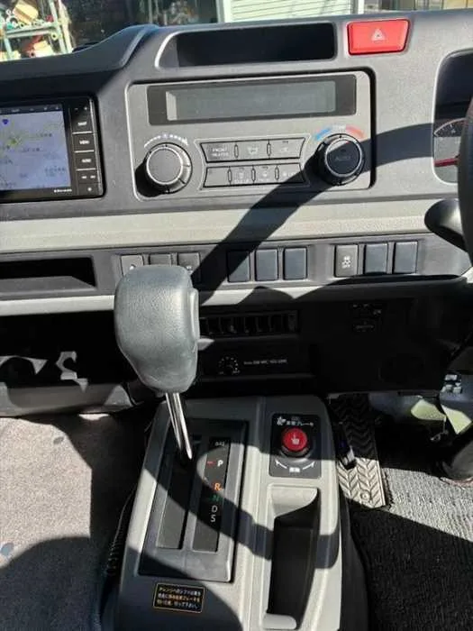 Hino Liesse 2024 — миниатюра 4