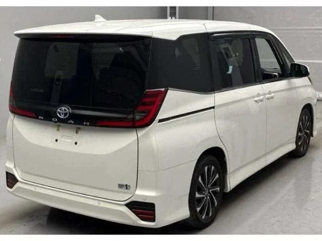 Toyota Noah 2023 — миниатюра 2