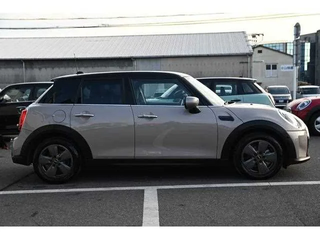 BMW MINI 2022 — миниатюра 5
