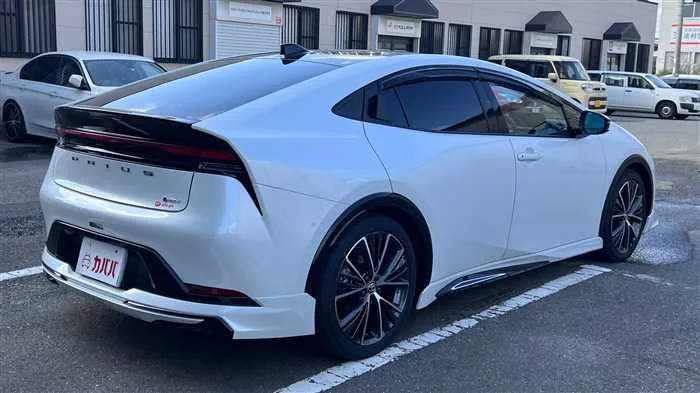 Toyota Prius Z 2023 — миниатюра 5