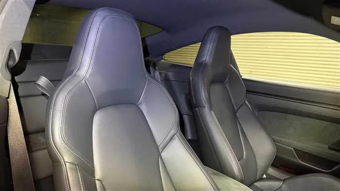 Porsche 911 GTS 2024 — миниатюра 3