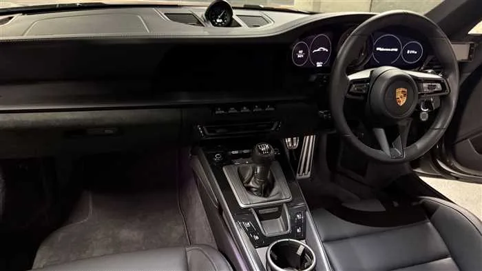 Porsche 911 GTS 2024 — миниатюра 5