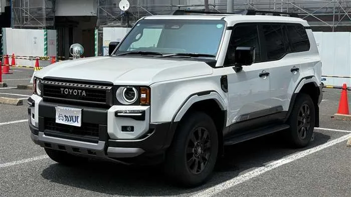 Toyota Land Cruiser 2.7 VX 2024 — фото 1, купить с доставкой в Москву