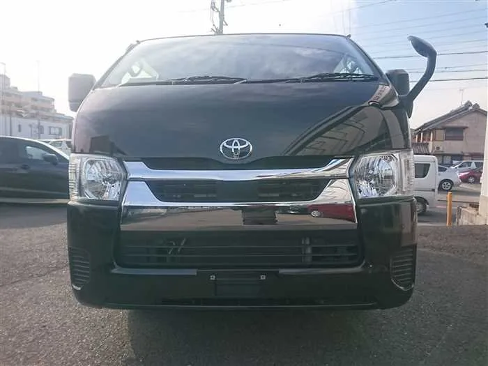Toyota Hiace Van 2022 — миниатюра 3