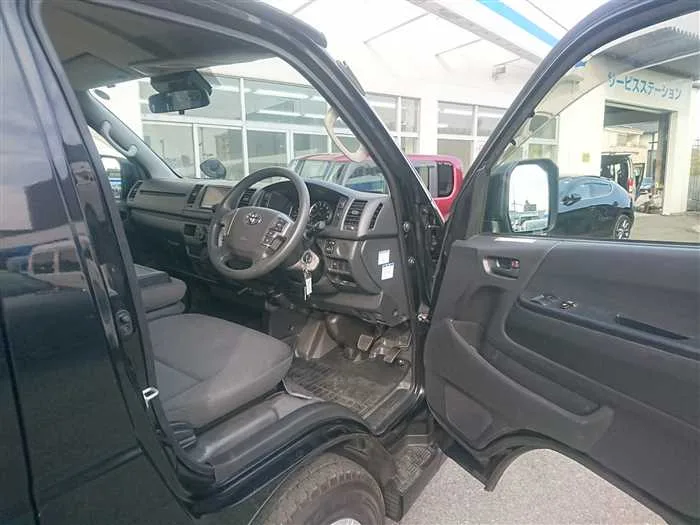 Toyota Hiace Van 2022 — миниатюра 4