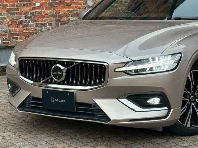 Volvo V60 2023 — миниатюра 2