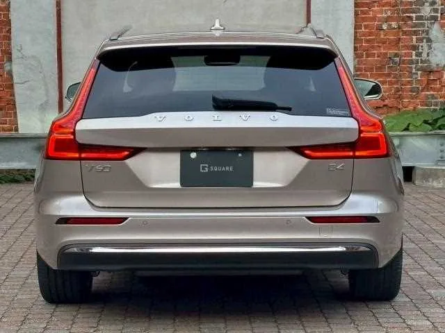 Volvo V60 2023 — миниатюра 4
