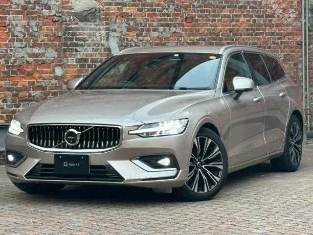 Volvo V60 2023 — фото 1, купить с доставкой в Москву