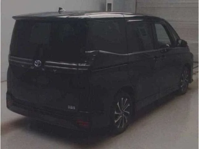 Toyota Voxy 2022 — миниатюра 2