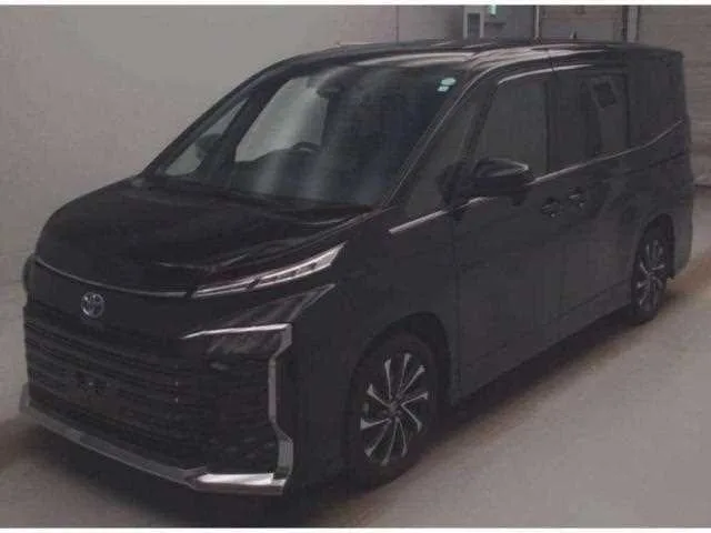 Toyota Voxy 2022 — фото 1, купить с доставкой в Москву