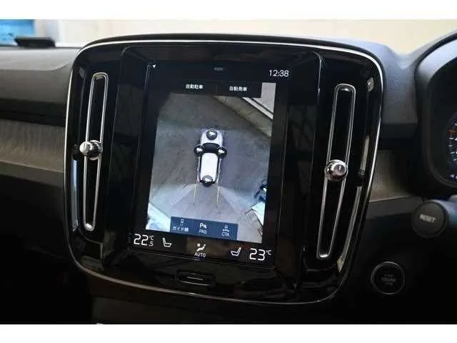 Volvo XC40 2022 — миниатюра 3