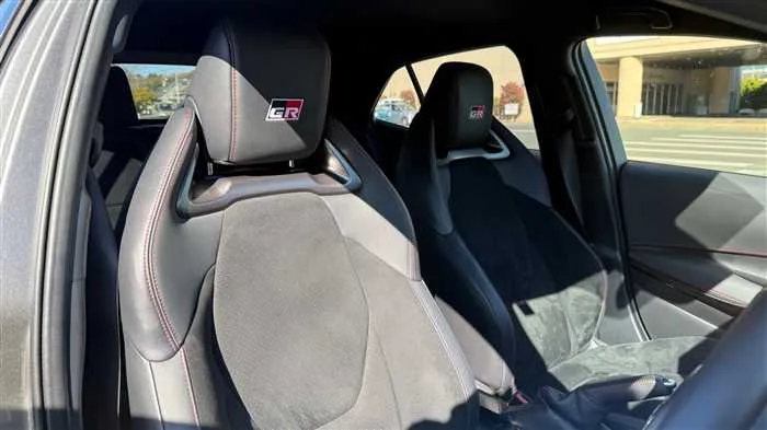 Toyota Corolla Sedan RZ 2024 — миниатюра 3