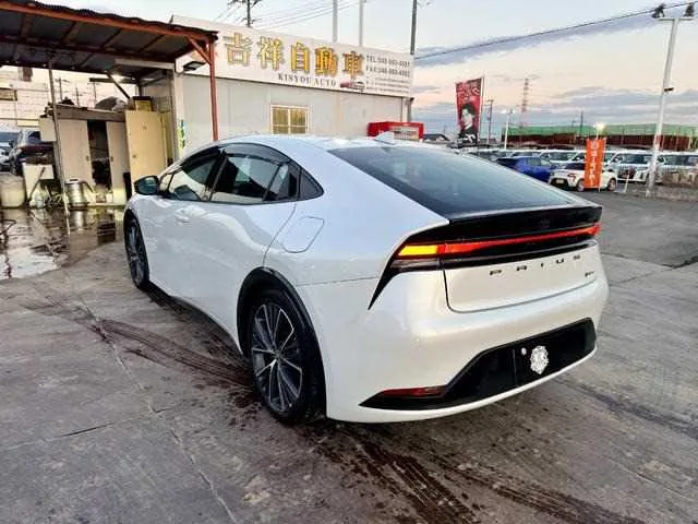 Toyota Prius 2023 — миниатюра 3