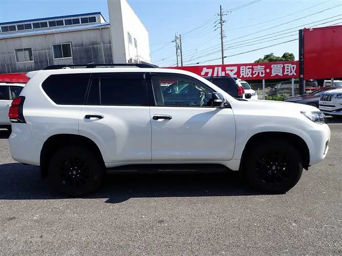Toyota Land Cruiser Prado TX-L Matte Black Edition 2023 — миниатюра 3