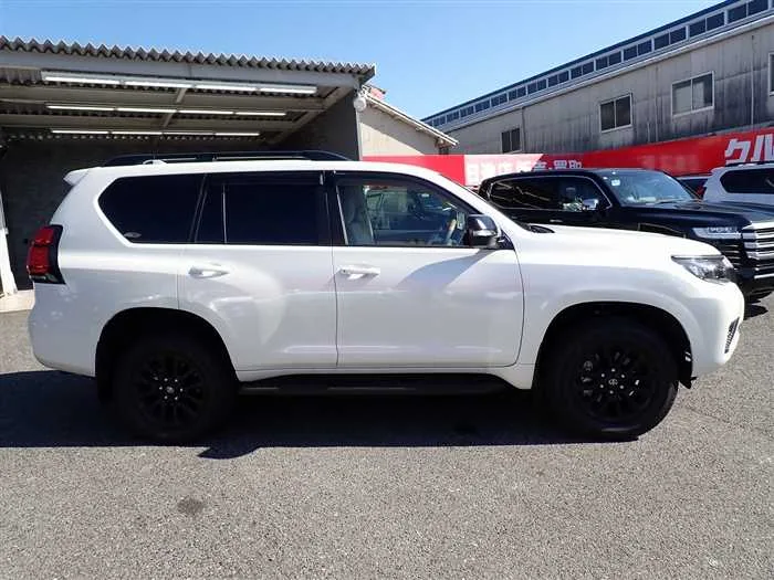 Toyota Land Cruiser Prado TX-L Matte Black Edition 2023 — миниатюра 3