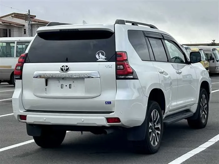 Toyota Land Cruiser Prado TX-L Package sunroof 2023 — миниатюра 5