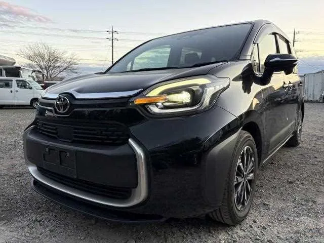 Toyota Sienta 2022 — фото 1, купить с доставкой в Москву