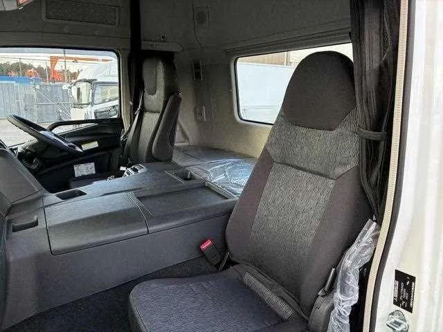 Mitsubishi Fuso Super Great 2025 — миниатюра 4
