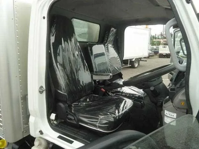 Mitsubishi Fuso Canter 2022 — миниатюра 3