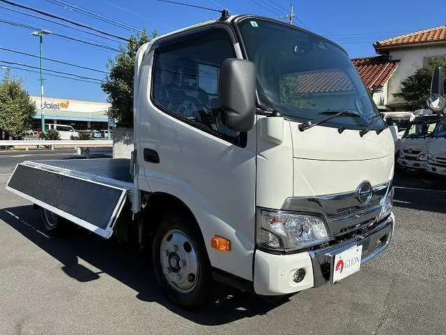 Hino Dutro 2024 — миниатюра 4
