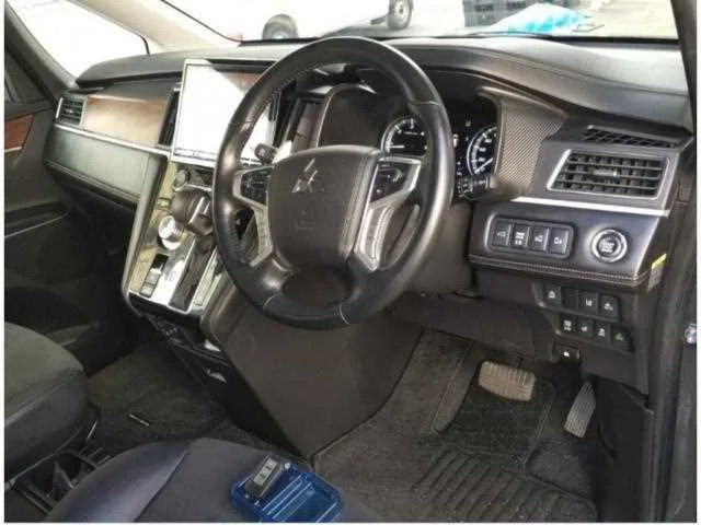 Mitsubishi Delica D:5 2023 — миниатюра 3