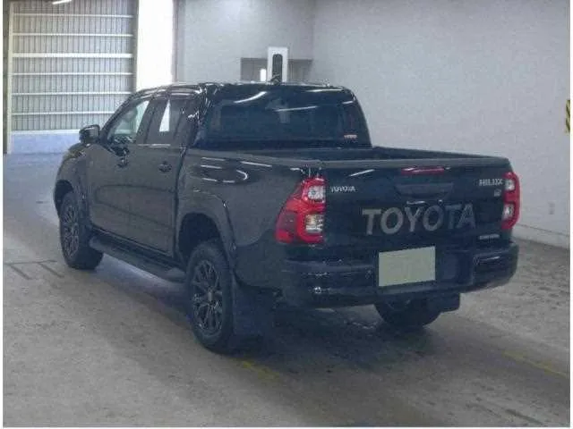 Toyota Hilux 2023 — миниатюра 2