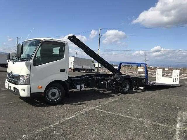 Hino Dutro 2022 — фото 1, купить с доставкой в Москву
