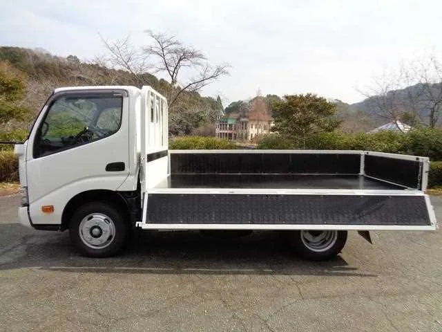 Hino Dutro 2024 — миниатюра 3