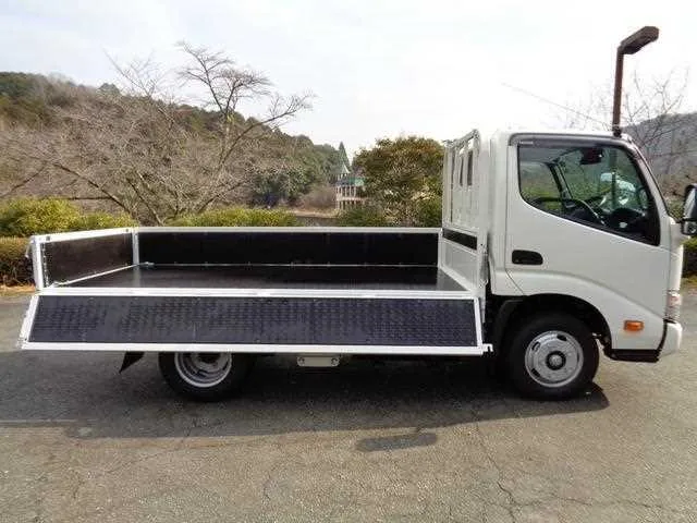Hino Dutro 2024 — миниатюра 5