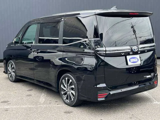 Toyota Voxy 2022 — миниатюра 3