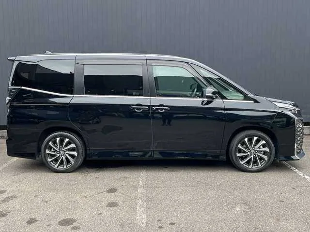 Toyota Voxy 2022 — миниатюра 5
