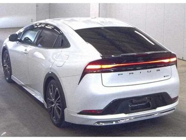 Toyota Prius 2023 — миниатюра 2