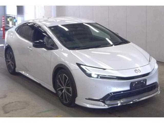 Toyota Prius 2023 — фото 1, купить с доставкой в Москву