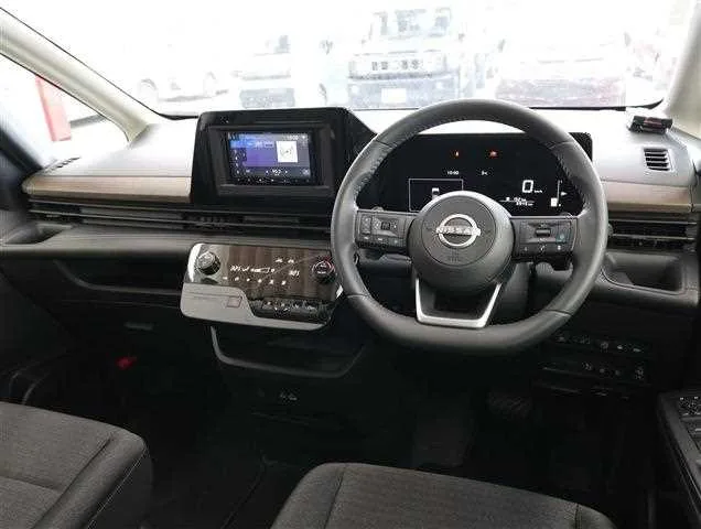 Nissan Serena Highway Star V 2025 — миниатюра 2