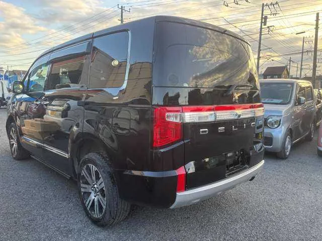 Mitsubishi Delica D5 2023 — миниатюра 5