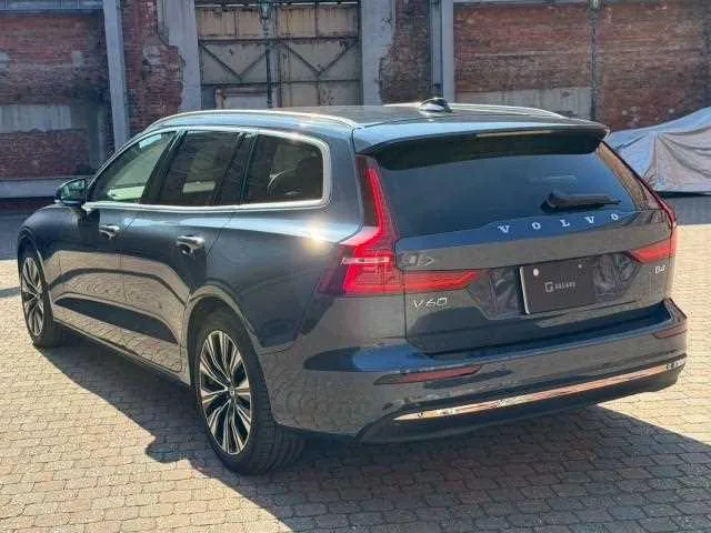 Volvo V60 2023 — миниатюра 3