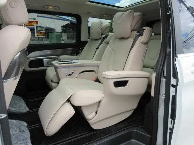 Mercedes-Benz V-Class 2025 — миниатюра 4