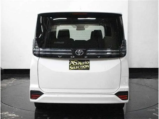 Toyota Voxy 2024 — миниатюра 3