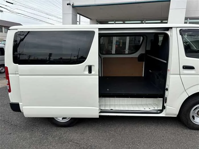 Toyota Hiace Van 2022 — миниатюра 4