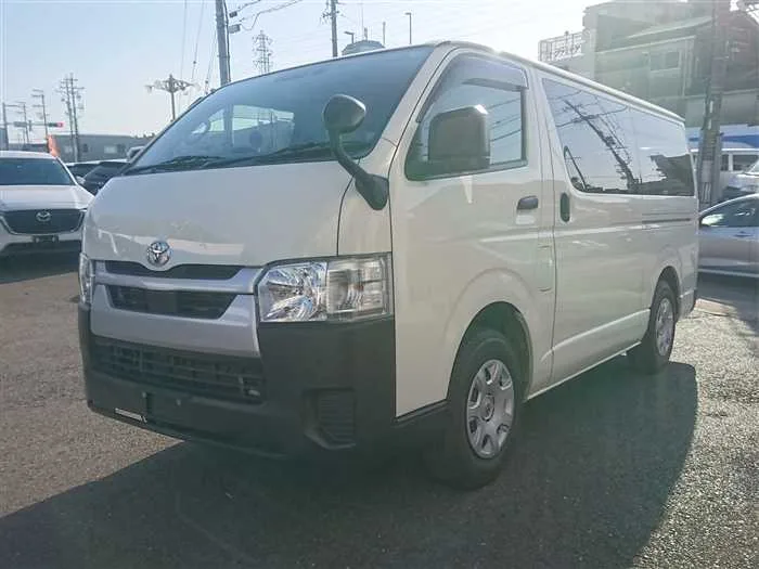 Toyota Hiace Van 2022 — фото 1, купить с доставкой в Москву