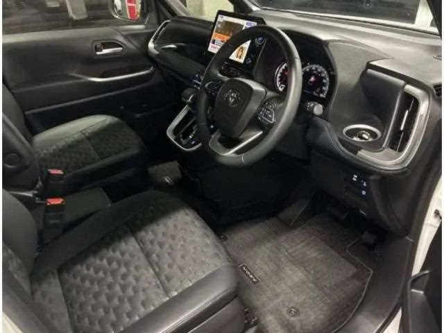 Toyota Voxy 2022 — миниатюра 3