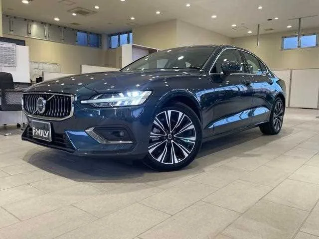 Volvo S60 2024 — фото 1, купить с доставкой в Москву