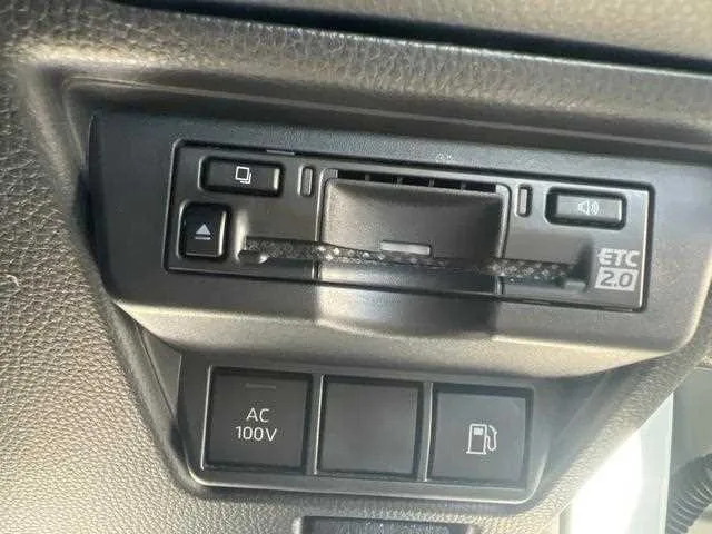 Toyota Prius 2023 — миниатюра 3