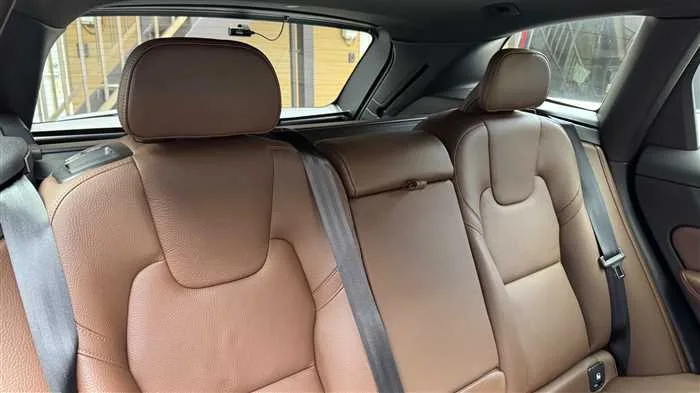 Volvo XC60 B5 AWD 2022 — миниатюра 3