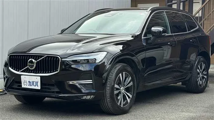 Volvo XC60 B5 AWD 2022 — фото 1, купить с доставкой в Москву