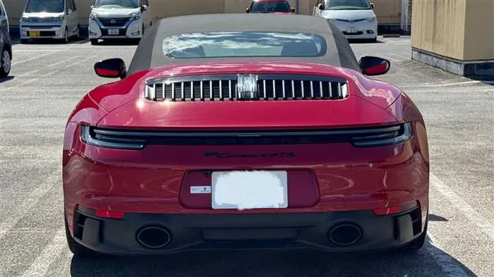Porsche 911 4 GTS 2024 — миниатюра 3